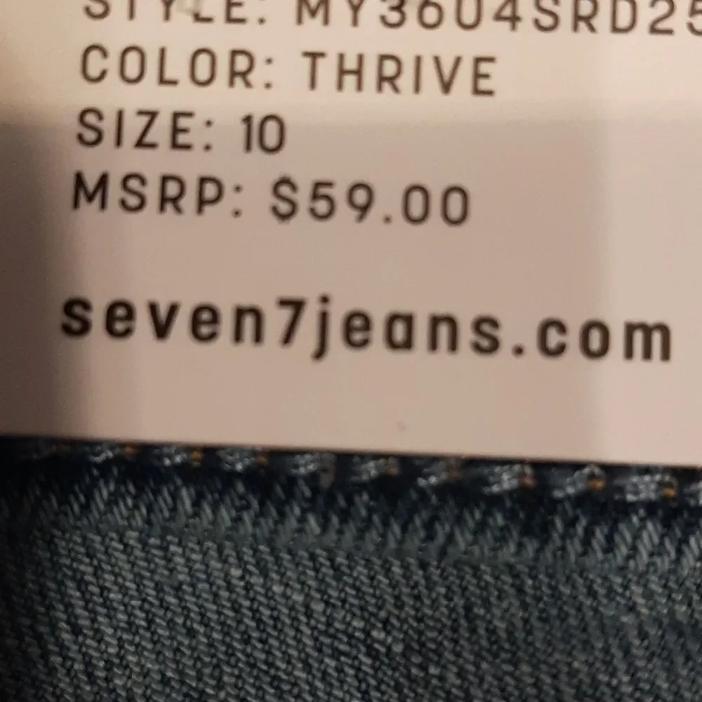 Seven7 Relaxed Bermuda Shorts Size 10 Mid Rise Cuffed Hem Stretch